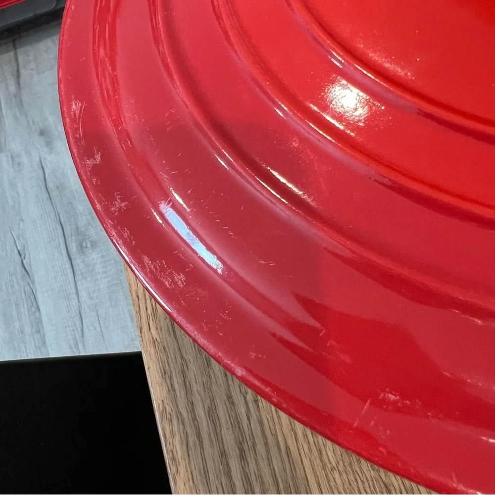 NEW LE CREUSET 5.5 QT Signature Round Dutch Oven Cast Iron Casserole Red